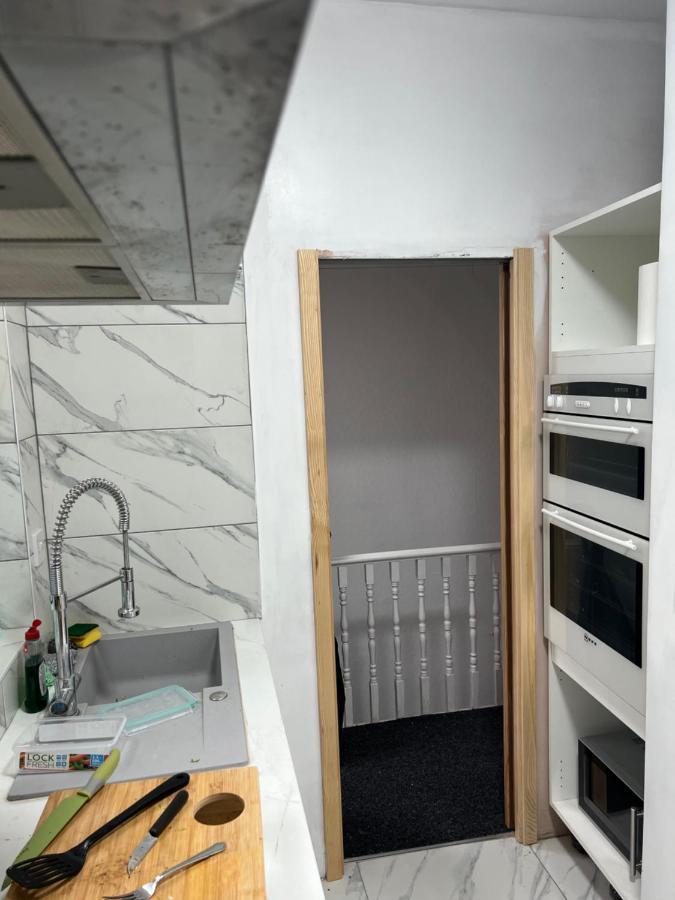 New Flat, Own Bathroom, Sitting Room & Large Bedroom - Walsall Bescot Экстерьер фото