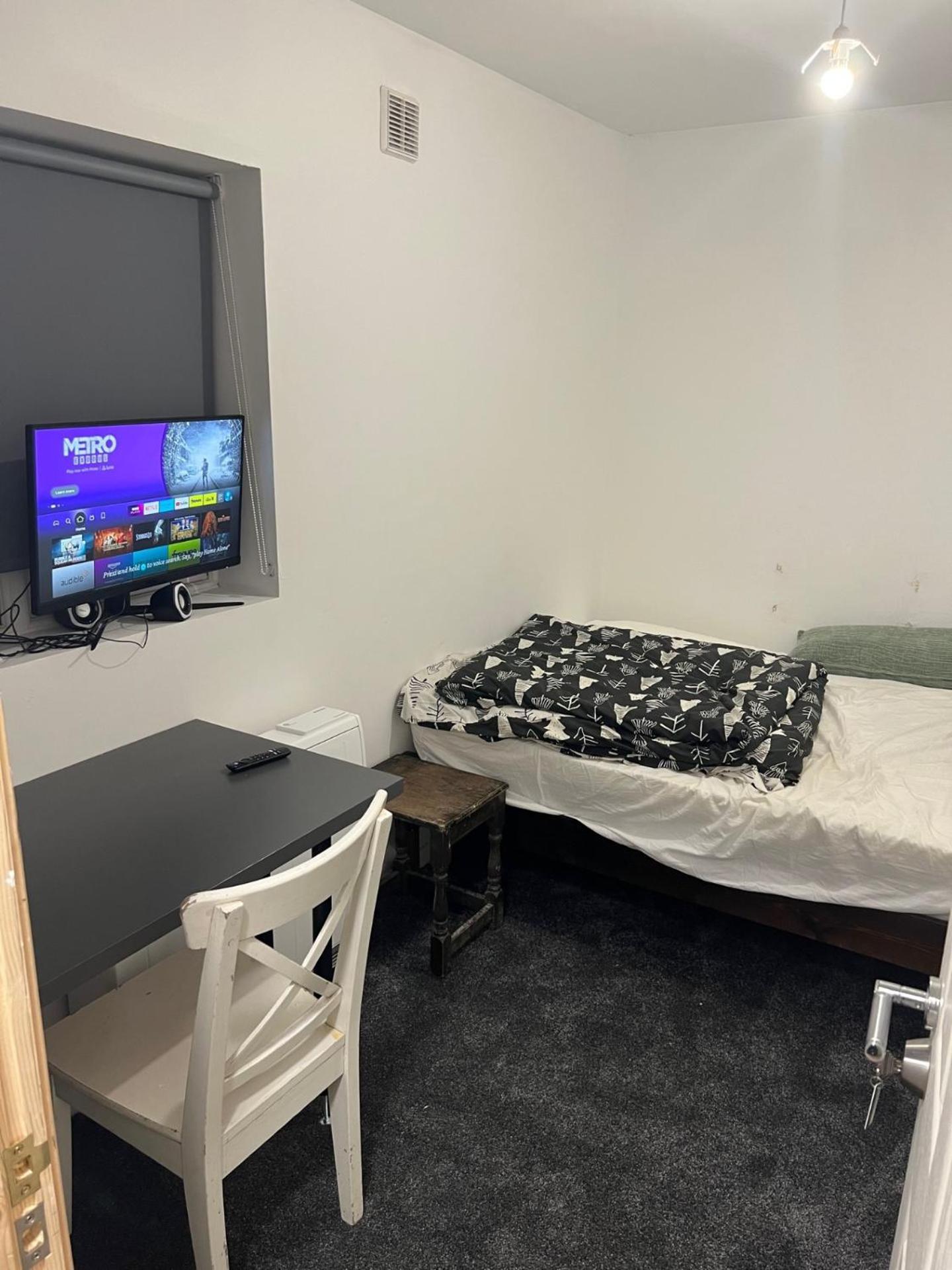 New Flat, Own Bathroom, Sitting Room & Large Bedroom - Walsall Bescot Экстерьер фото